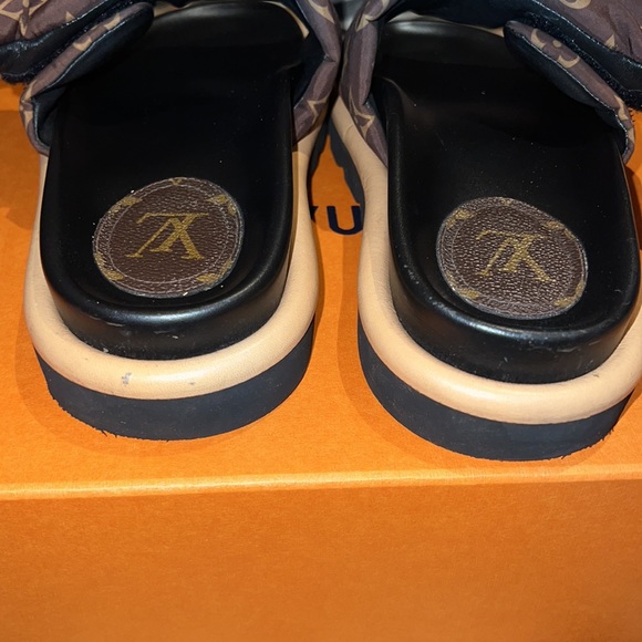 Louis Vuitton Pillow Slide - Picture 3 of 14
